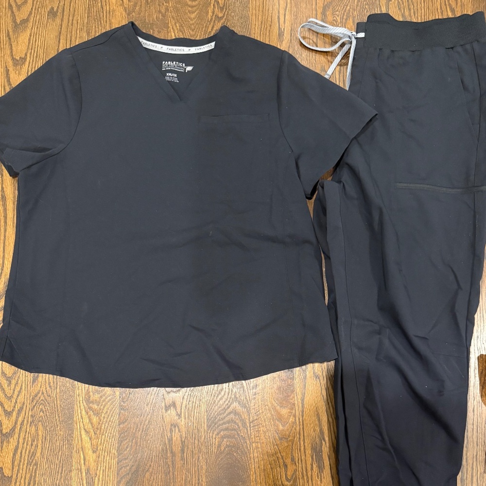 Fabletics Vital Scrub Set Black